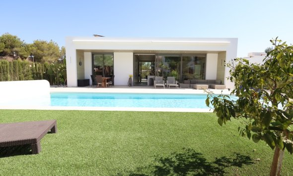 Resale - Villa - Las Colinas - Las Colinas Golf