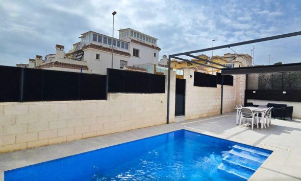 Resale - Villa - Orihuela Costa - Villamartín
