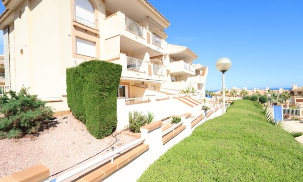 Resale - Apartment - Orihuela Costa - Campoamor