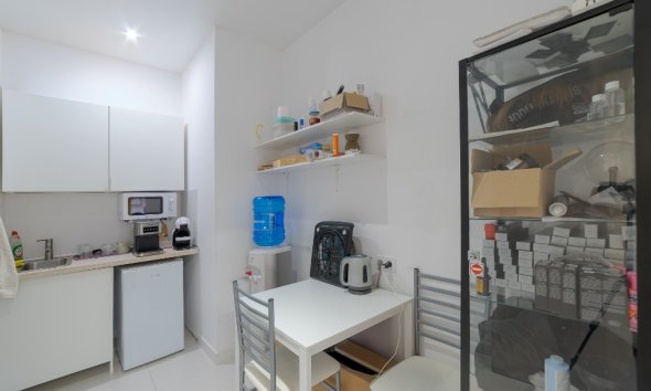 Resale - Commercial premises / Commercial unit / Retail space - Alicante - Center