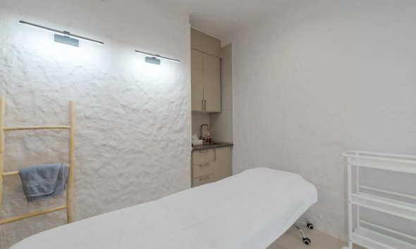 Resale - Commercial premises / Commercial unit / Retail space - Alicante - Center