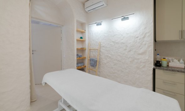 Resale - Commercial premises / Commercial unit / Retail space - Alicante - Center