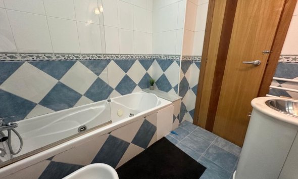 Resale - Apartment - Torrevieja - La Veleta