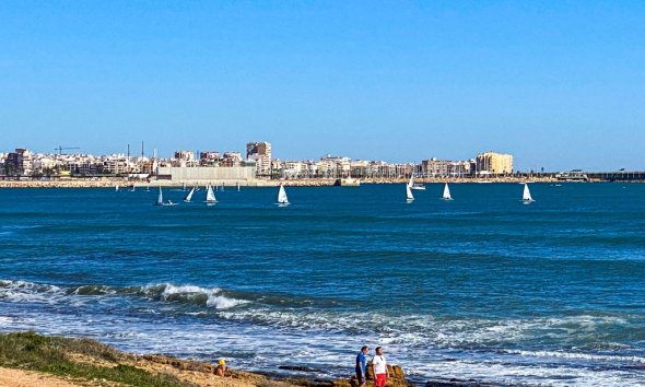 Resale - Apartment - Torrevieja - La Veleta