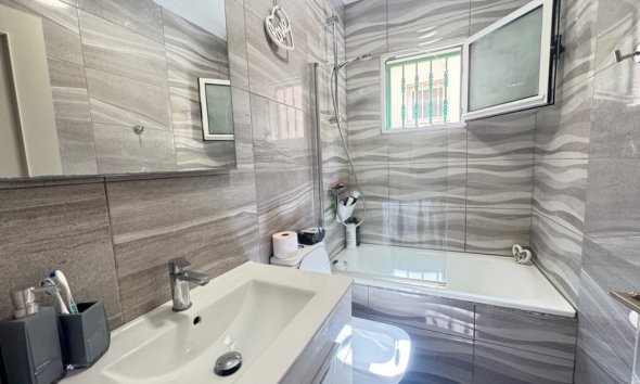 Resale - Villa - Orihuela Costa - Villamartín