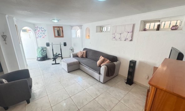 Resale - Villa - Orihuela Costa - Villamartín