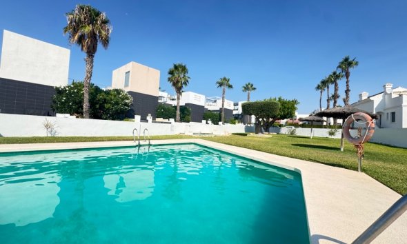 Resale - Terraced house / Townhouse - Orihuela Costa - Villamartín
