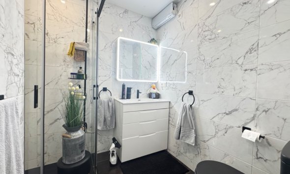 Resale - Terraced house / Townhouse - Orihuela Costa - Villamartín