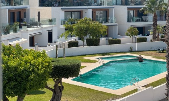 Resale - Terraced house / Townhouse - Orihuela Costa - Villamartín