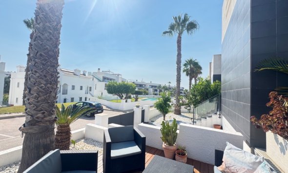 Resale - Terraced house / Townhouse - Orihuela Costa - Villamartín