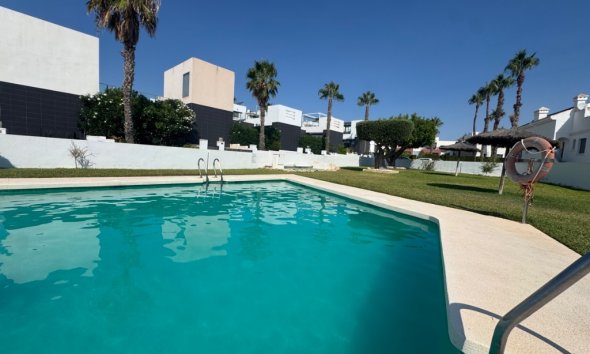 Resale - Terraced house / Townhouse - Orihuela Costa - Villamartín