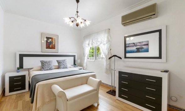 Resale - Villa - Orihuela Costa - Playa Flamenca