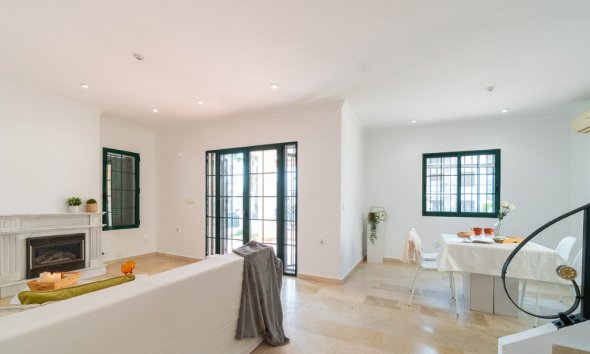 Resale - Villa - Orihuela Costa - Villamartín