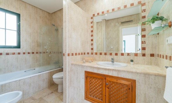 Resale - Villa - Orihuela Costa - Villamartín