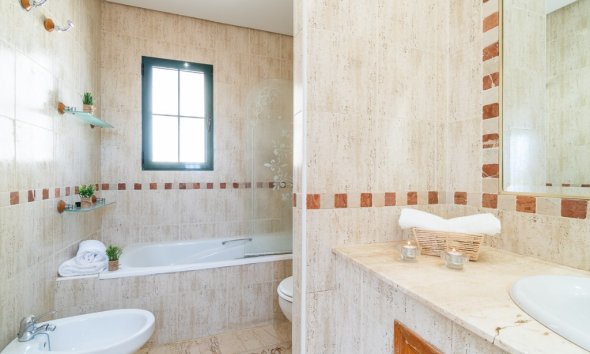 Resale - Villa - Orihuela Costa - Villamartín