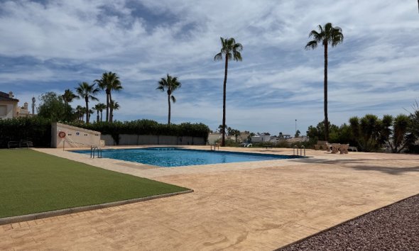 Resale - Villa - Orihuela Costa - Villamartín