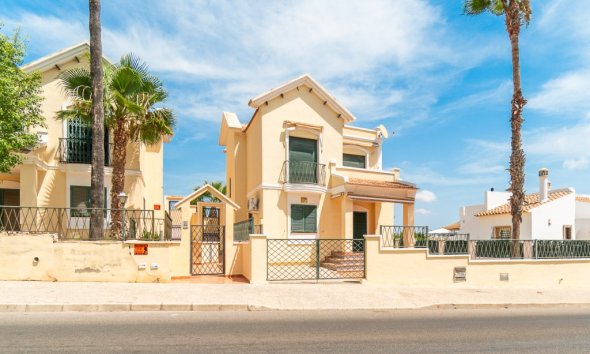 Resale - Villa - Orihuela Costa - Villamartín