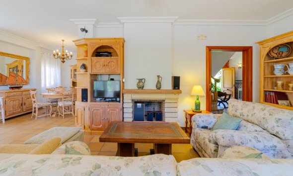 Resale - Villa - Orihuela Costa - Campoamor