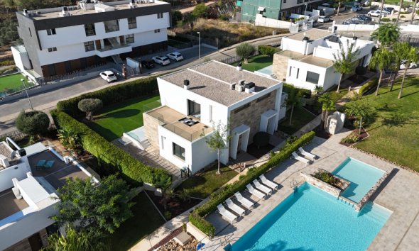 Resale - Villa - Orihuela Costa - Los Dolses