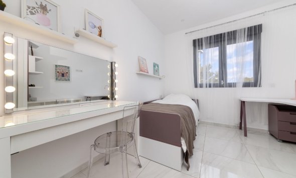 Resale - Villa - Orihuela Costa - Villamartín