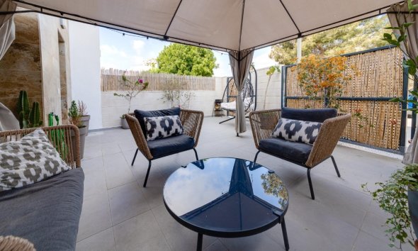 Resale - Villa - Orihuela Costa - Villamartín