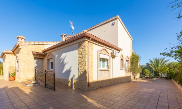 Resale - Villa - Torrevieja - Los Altos