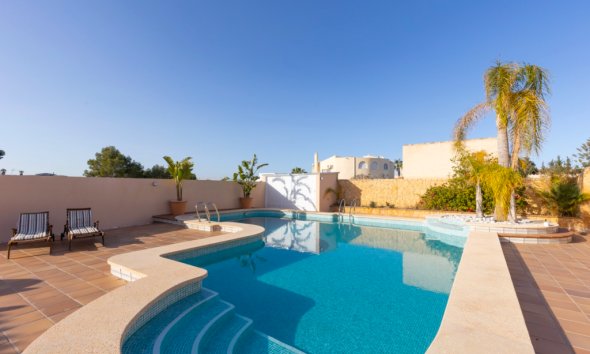 Resale - Villa - Torrevieja - Los Altos