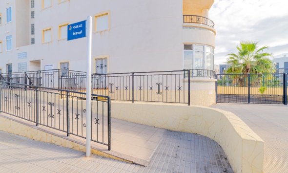 Resale - Apartment - Orihuela Costa - Playa Flamenca