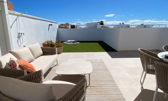 New Build - Terraced house / Townhouse - Pilar de la Horadada - pueblo