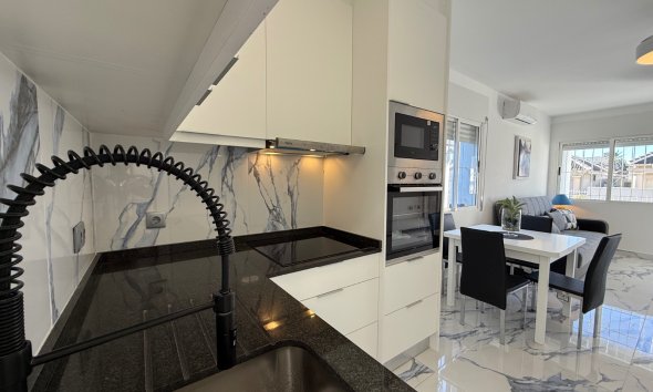 Resale - Terraced house / Townhouse - Torrevieja - El chaparral