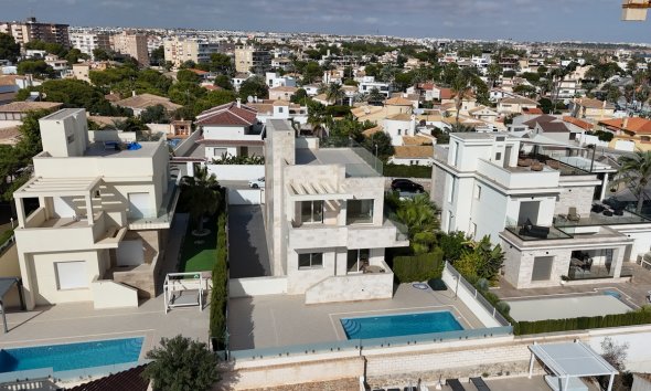 Resale - Villa - Orihuela Costa - La Zenia
