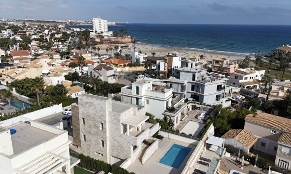 Resale - Villa - Orihuela Costa - La Zenia