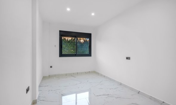 Resale - Villa - Orihuela Costa - Campoamor