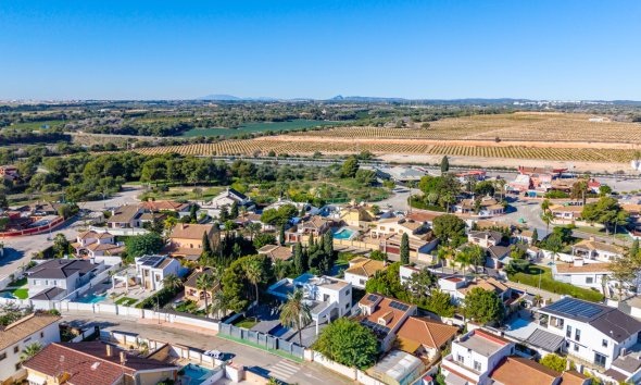 Resale - Villa - Orihuela Costa - Campoamor