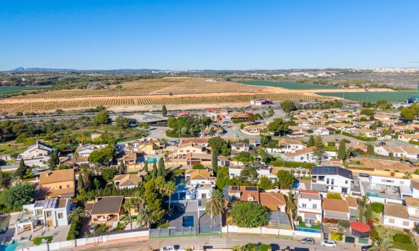 Resale - Villa - Orihuela Costa - Campoamor