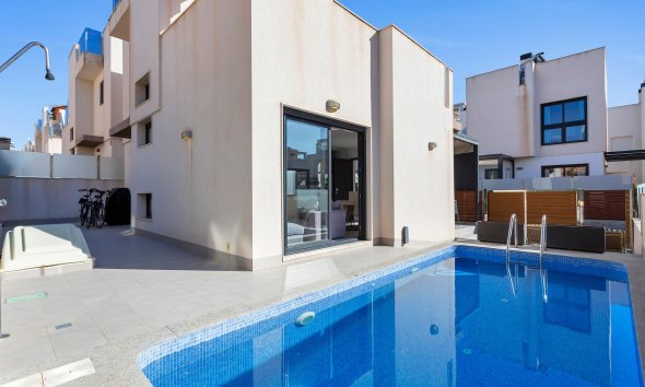 Resale - Villa - Torrevieja - Sector 25
