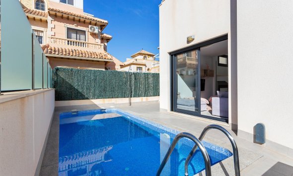 Resale - Villa - Torrevieja - Sector 25