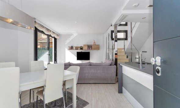 Resale - Villa - Torrevieja - Sector 25