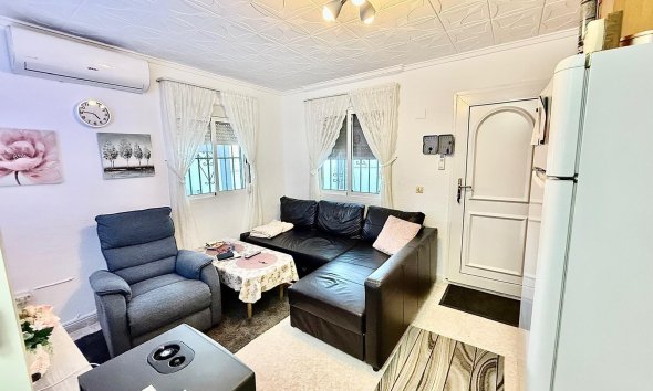 Resale - Bungalow - Torrevieja - La Siesta - El Salado - Torreta