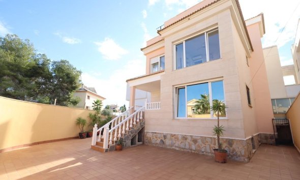 Resale - Villa - Orihuela Costa - Villamartín-Las Filipinas