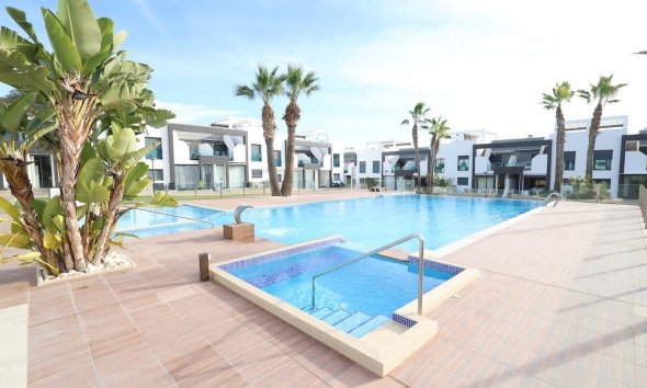 Resale - Bungalow - Orihuela Costa - La Zenia