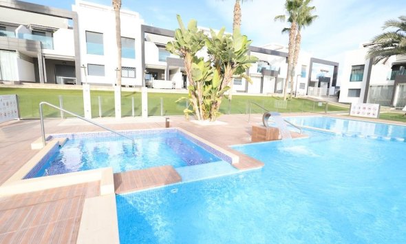 Resale - Bungalow - Orihuela Costa - La Zenia