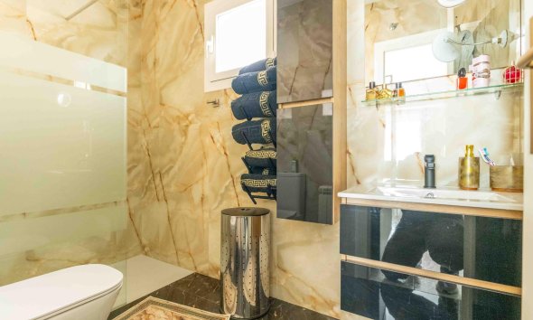 Resale - Villa - Orihuela Costa - Punta Prima