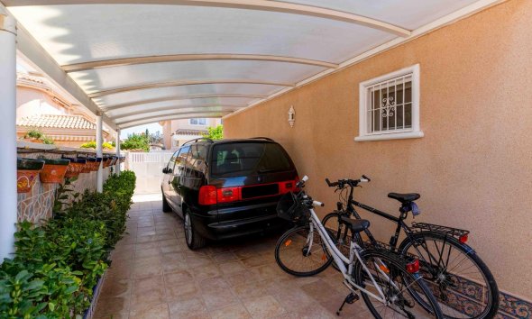 Resale - Villa - Orihuela Costa - Punta Prima