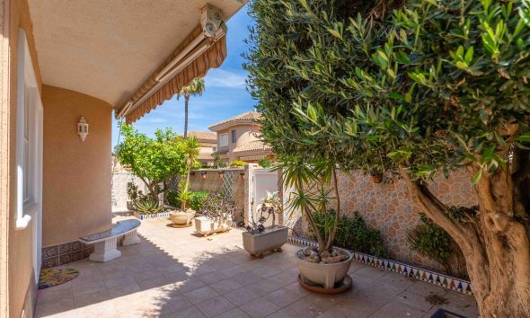 Resale - Villa - Orihuela Costa - Punta Prima