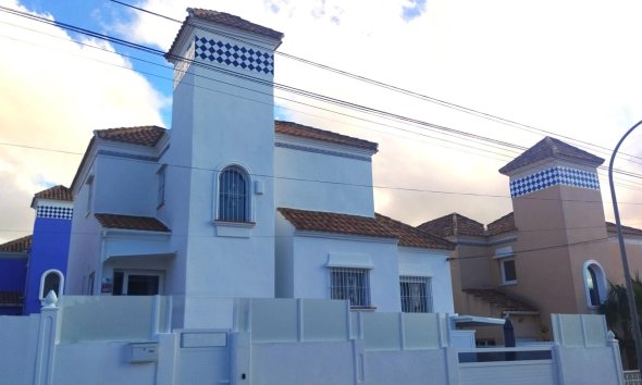 Reventa - Villa - San Miguel de Salinas - Las filipinas