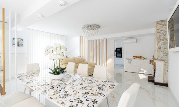 Resale - Terraced house / Townhouse - Torrevieja - Punta prima