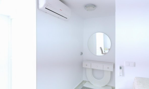 Resale - Terraced house / Townhouse - Torrevieja - Punta prima