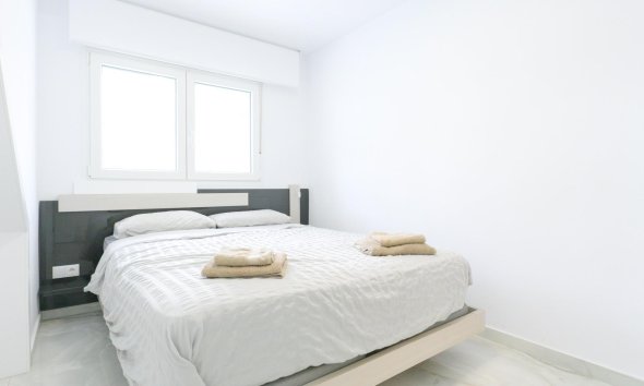 Resale - Terraced house / Townhouse - Torrevieja - Punta prima