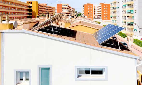 Resale - Terraced house / Townhouse - Torrevieja - Punta prima